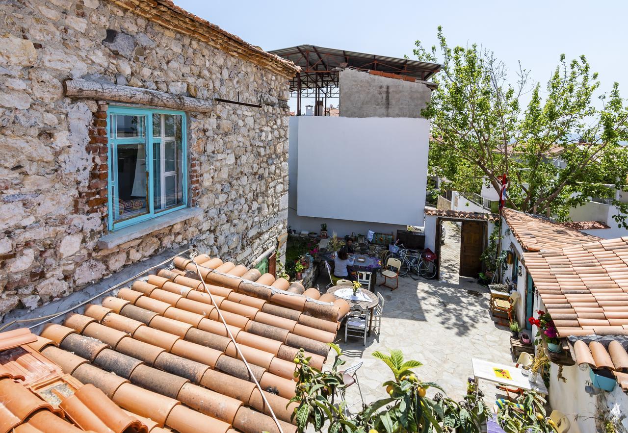 Hobbithousebademler Bed & Breakfast Urla Exterior photo
