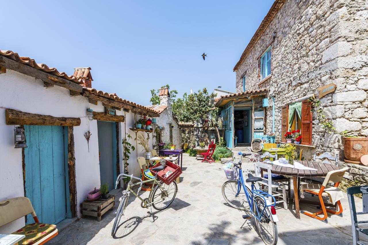 Hobbithousebademler Bed & Breakfast Urla Exterior photo