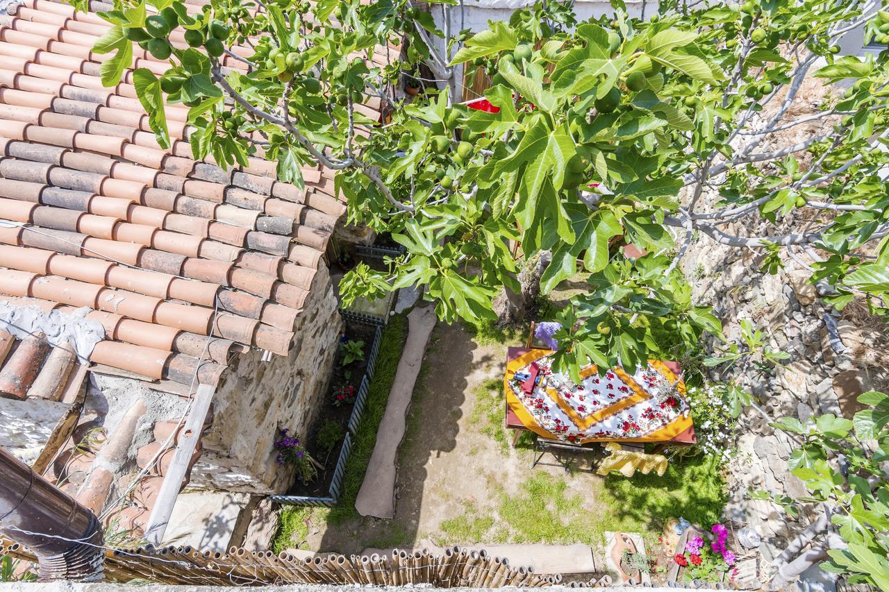 Hobbithousebademler Bed & Breakfast Urla Exterior photo