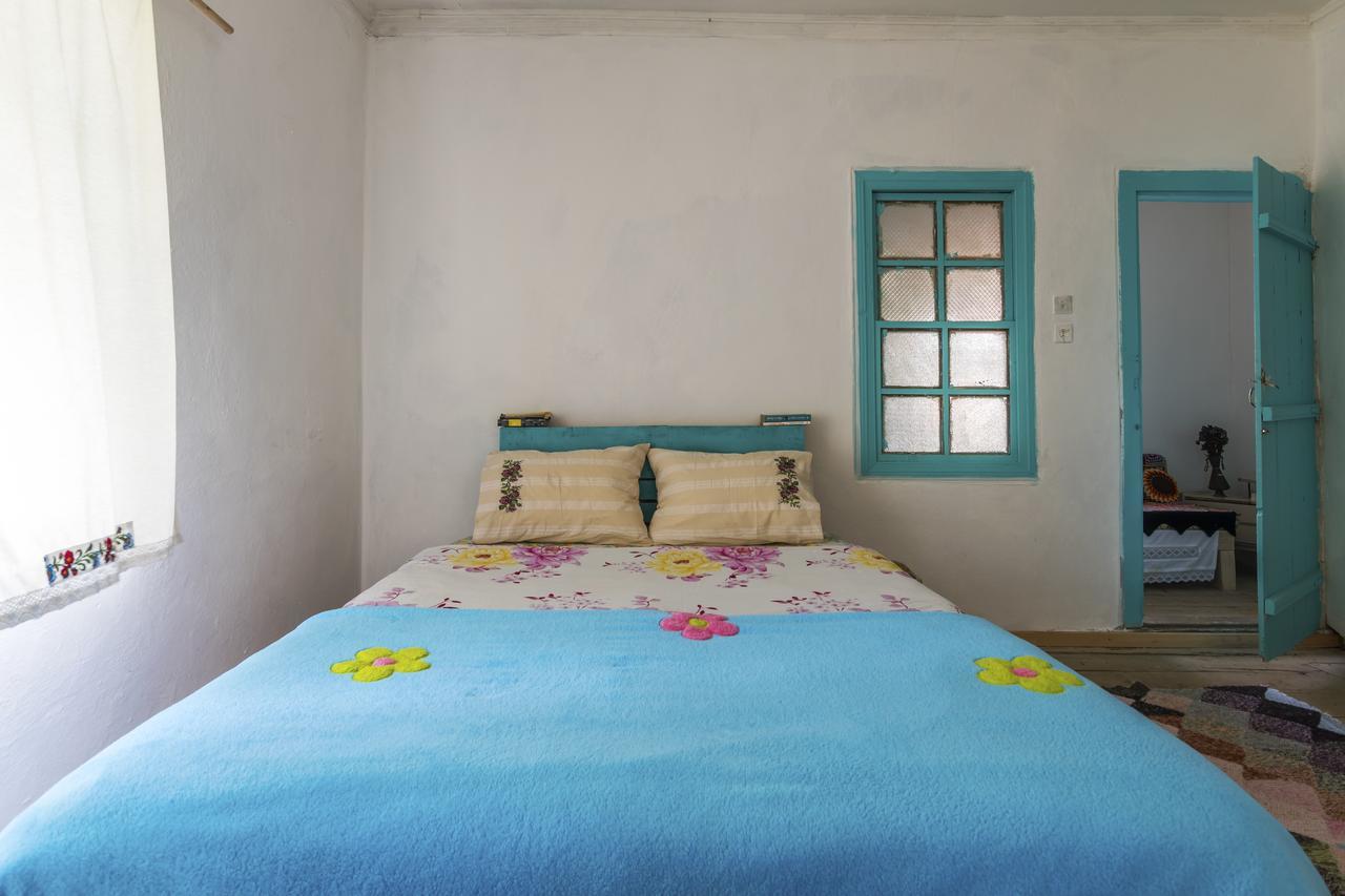 Hobbithousebademler Bed & Breakfast Urla Exterior photo