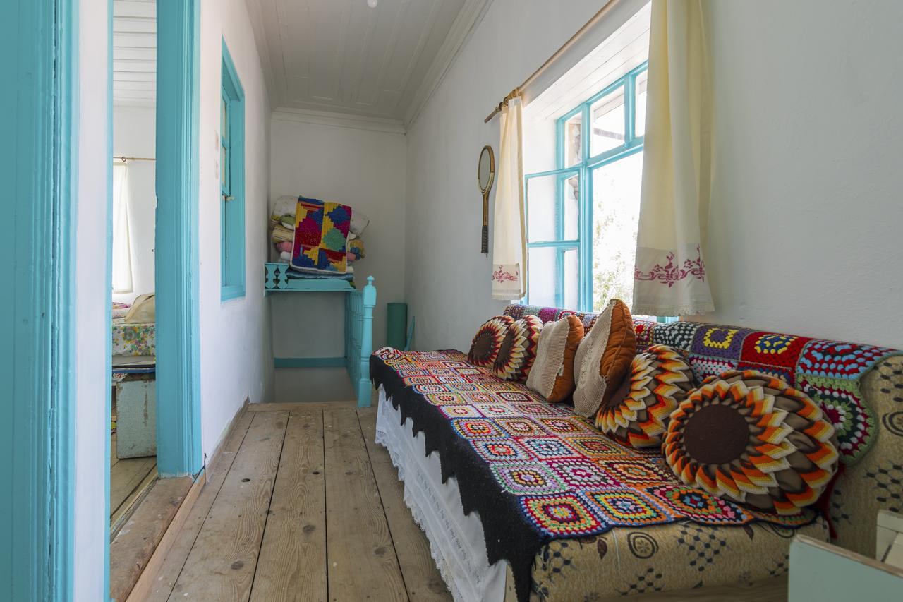 Hobbithousebademler Bed & Breakfast Urla Exterior photo