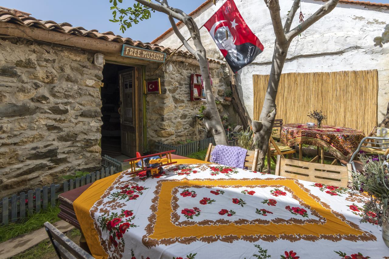 Hobbithousebademler Bed & Breakfast Urla Exterior photo