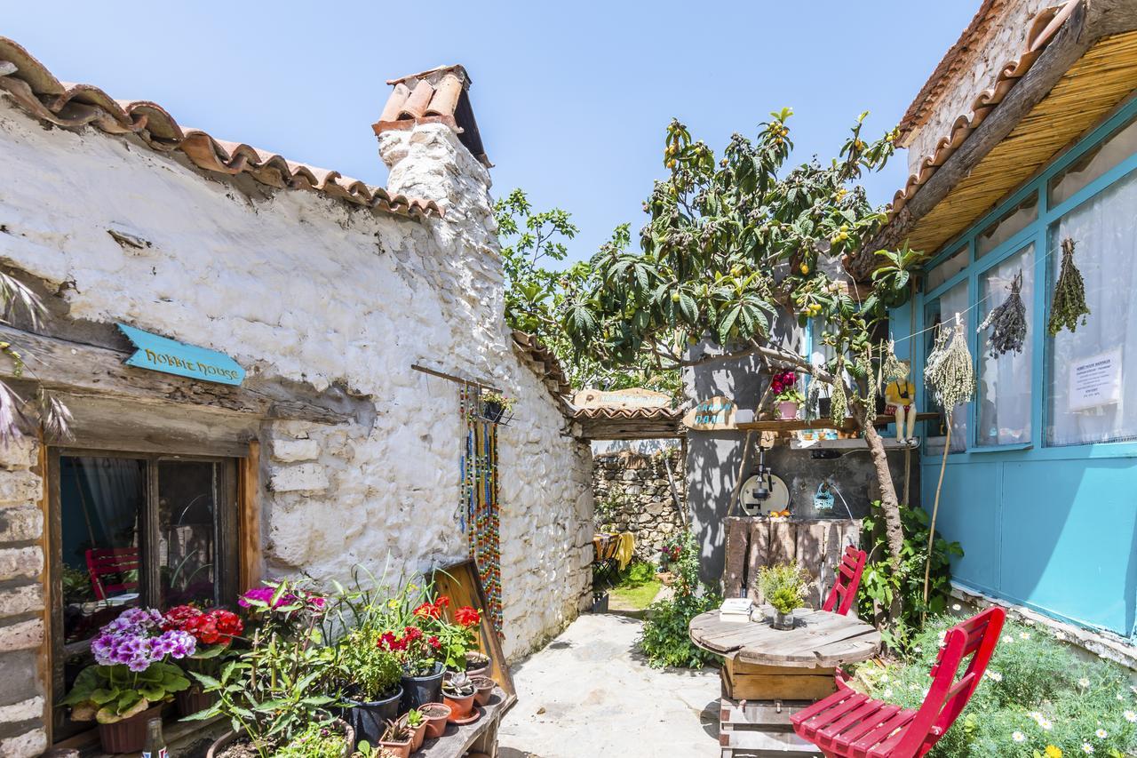 Hobbithousebademler Bed & Breakfast Urla Exterior photo